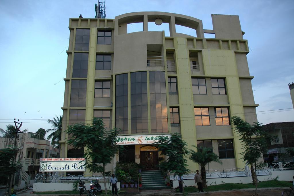 Hotel Emerald Park Chennai Exterior photo