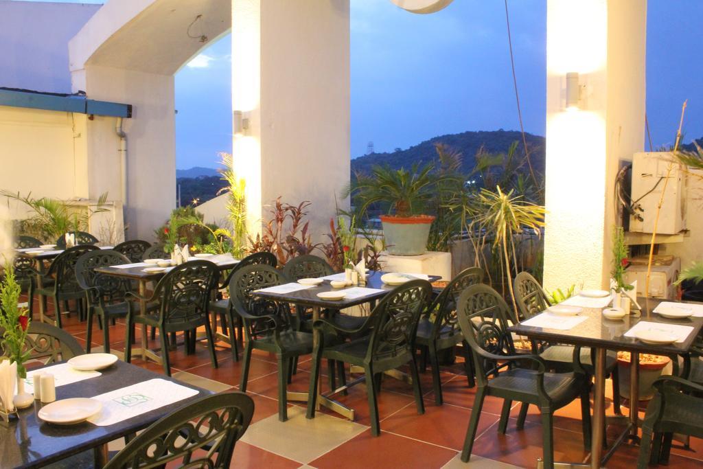 Hotel Emerald Park Chennai Exterior photo
