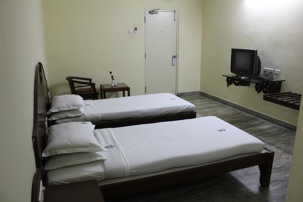 Hotel Emerald Park Chennai Room photo