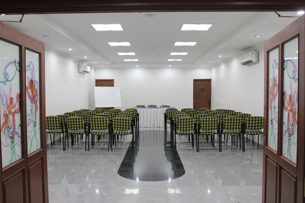 Hotel Emerald Park Chennai Exterior photo